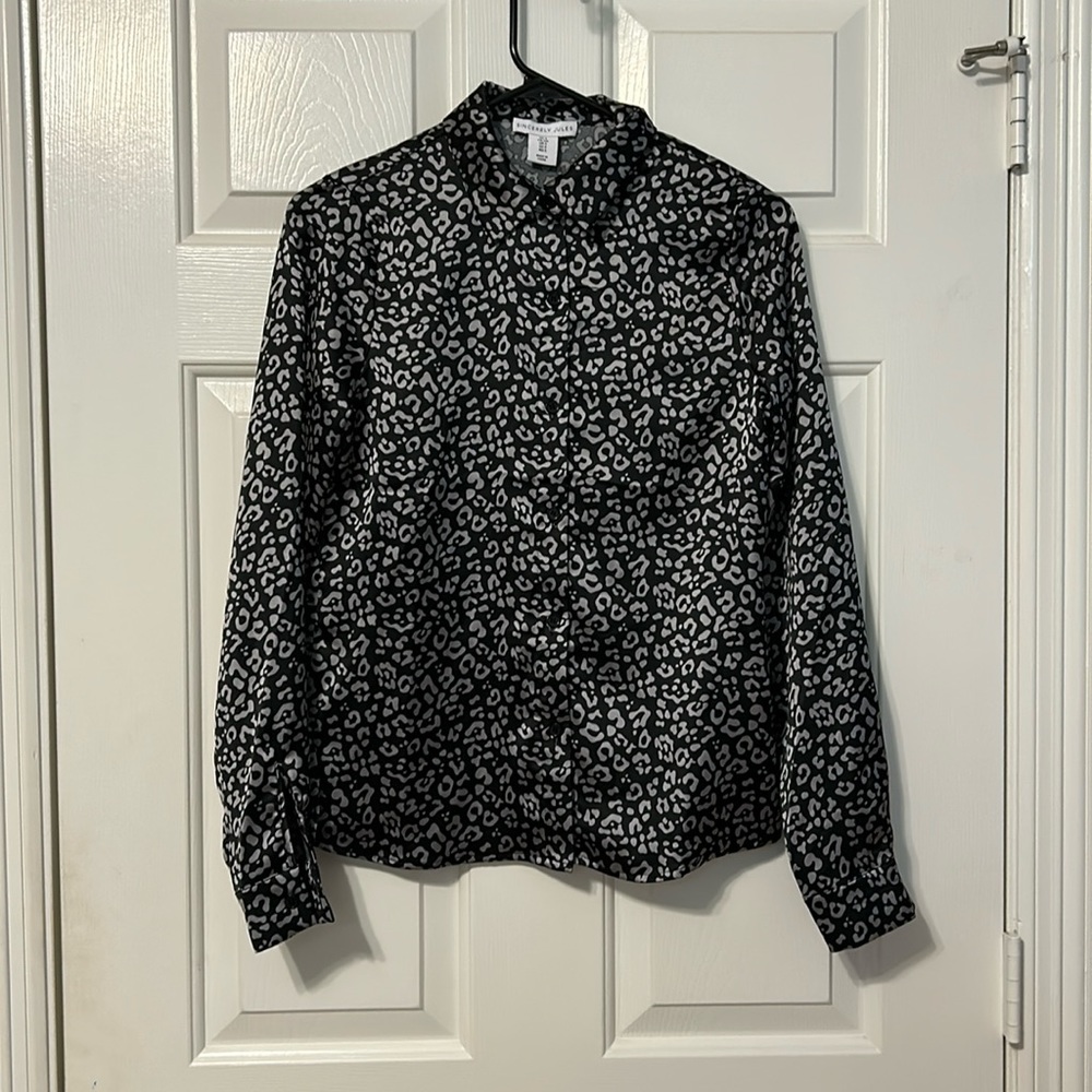 Sincerely Jules Satin Leopard Print Black Shirt Size Small